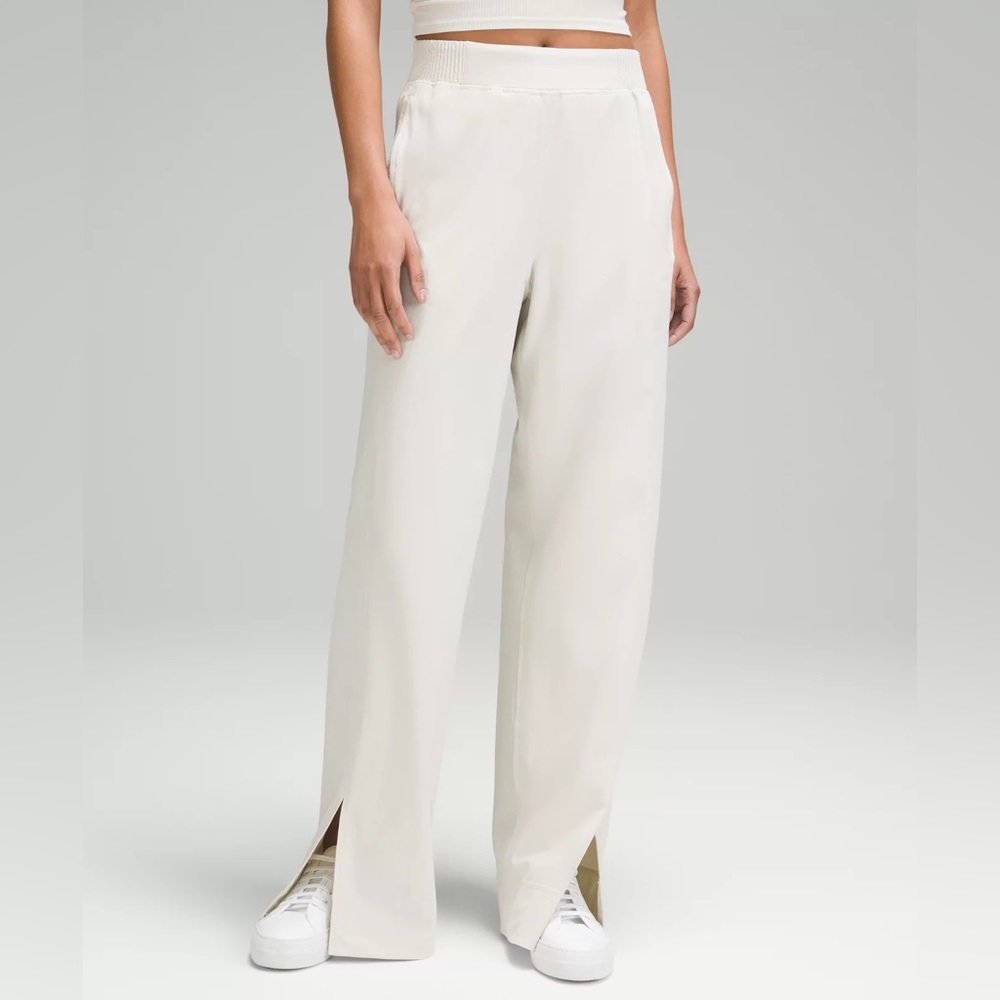 lululemon Stretch Woven Wide-leg High Rise Pants in Bone Size M